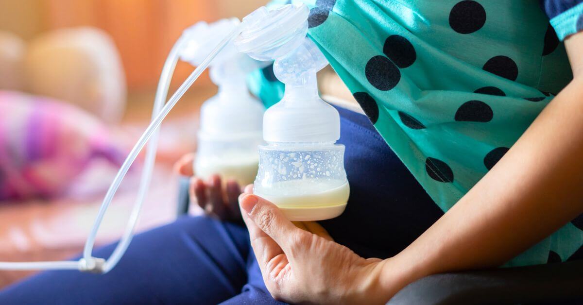a mom breastpumping without breastfeeding